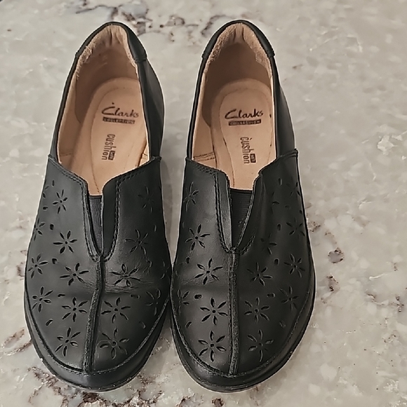 Clarks  cushion loafers size 7M US good used condition please look at pictures - Picture 1 of 4
